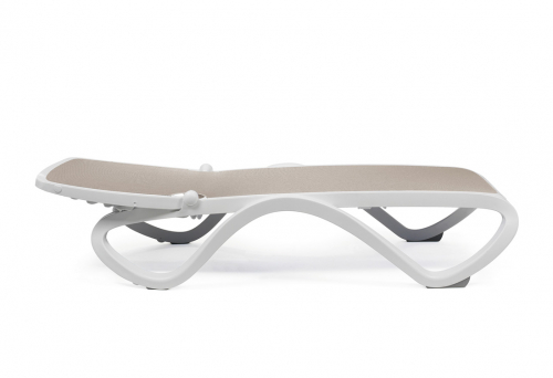 Шезлонг-лежак пластиковый Omega 4