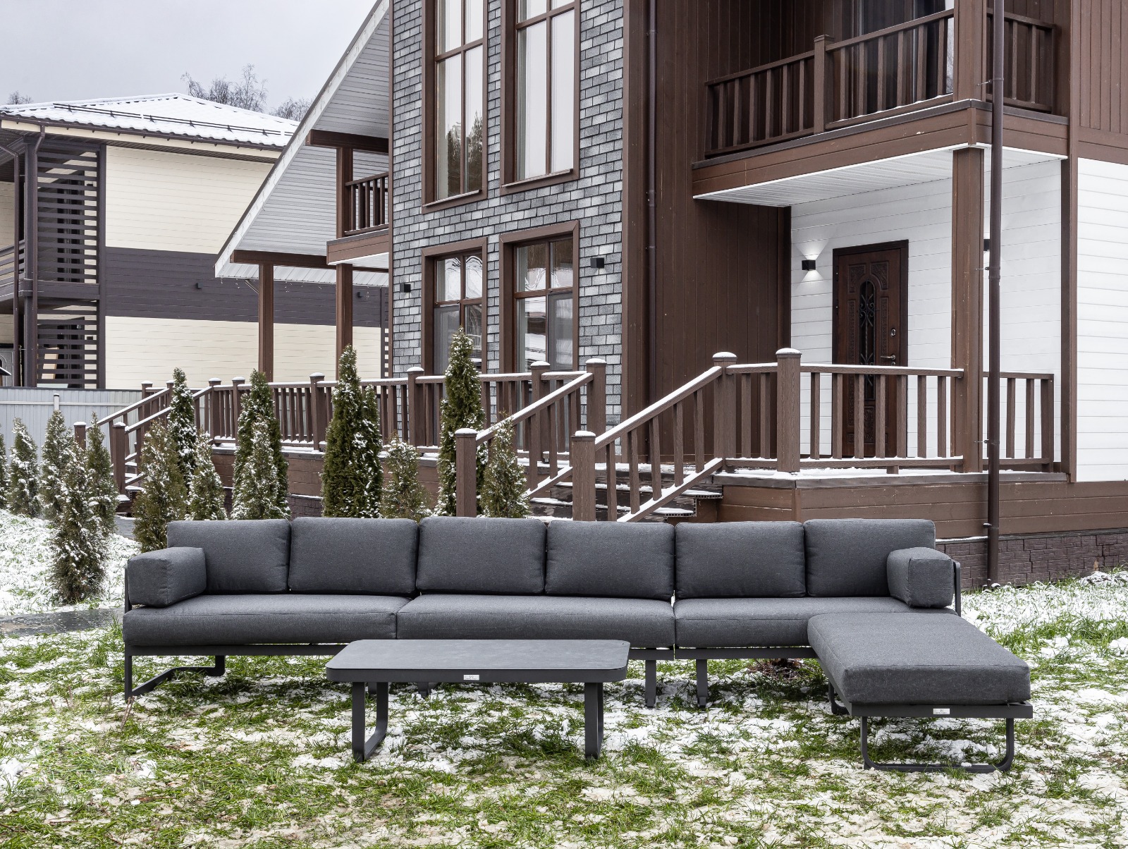 Угловая лаунж-зона из алюминия Royal Family ADRIAN