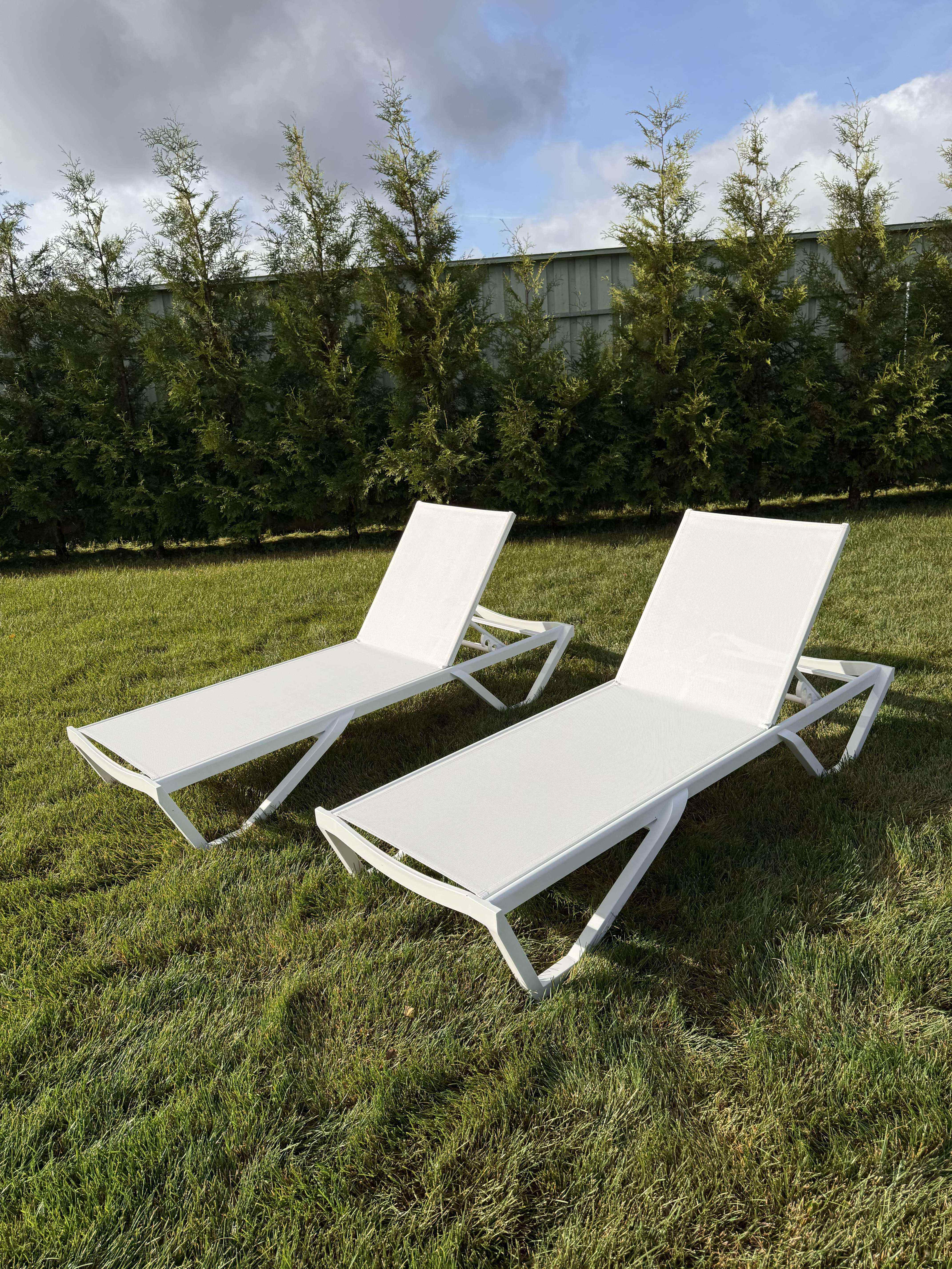 Шезлонги ENZO в белом цвете 2шт 3
