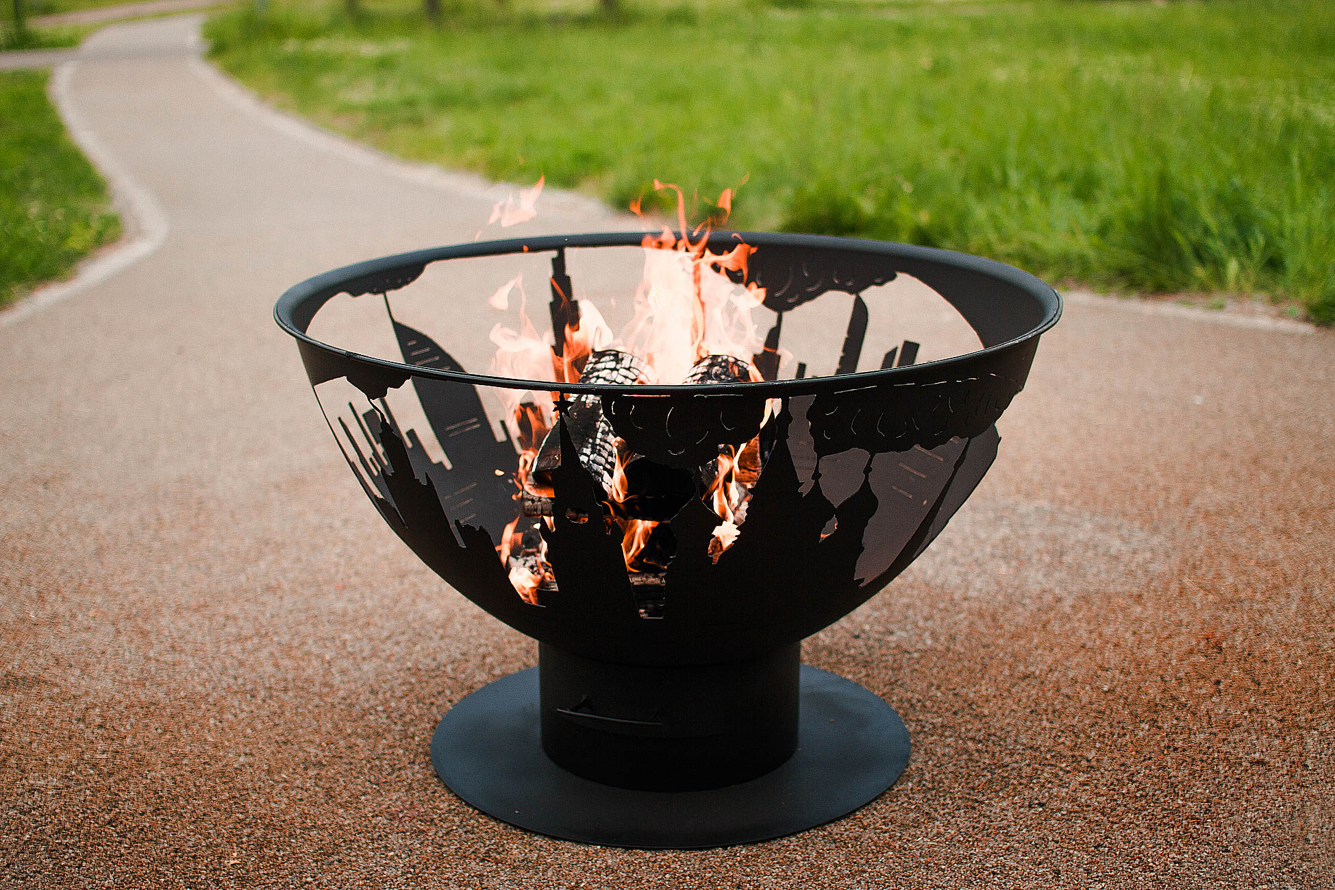 Очаг для костра фото. Уличный камин-кострище Sams Club (90739). Чаша для костра Firepit 102-77. Чаша для костра la Hacienda mykonos. Костровая чаша Коловрат.