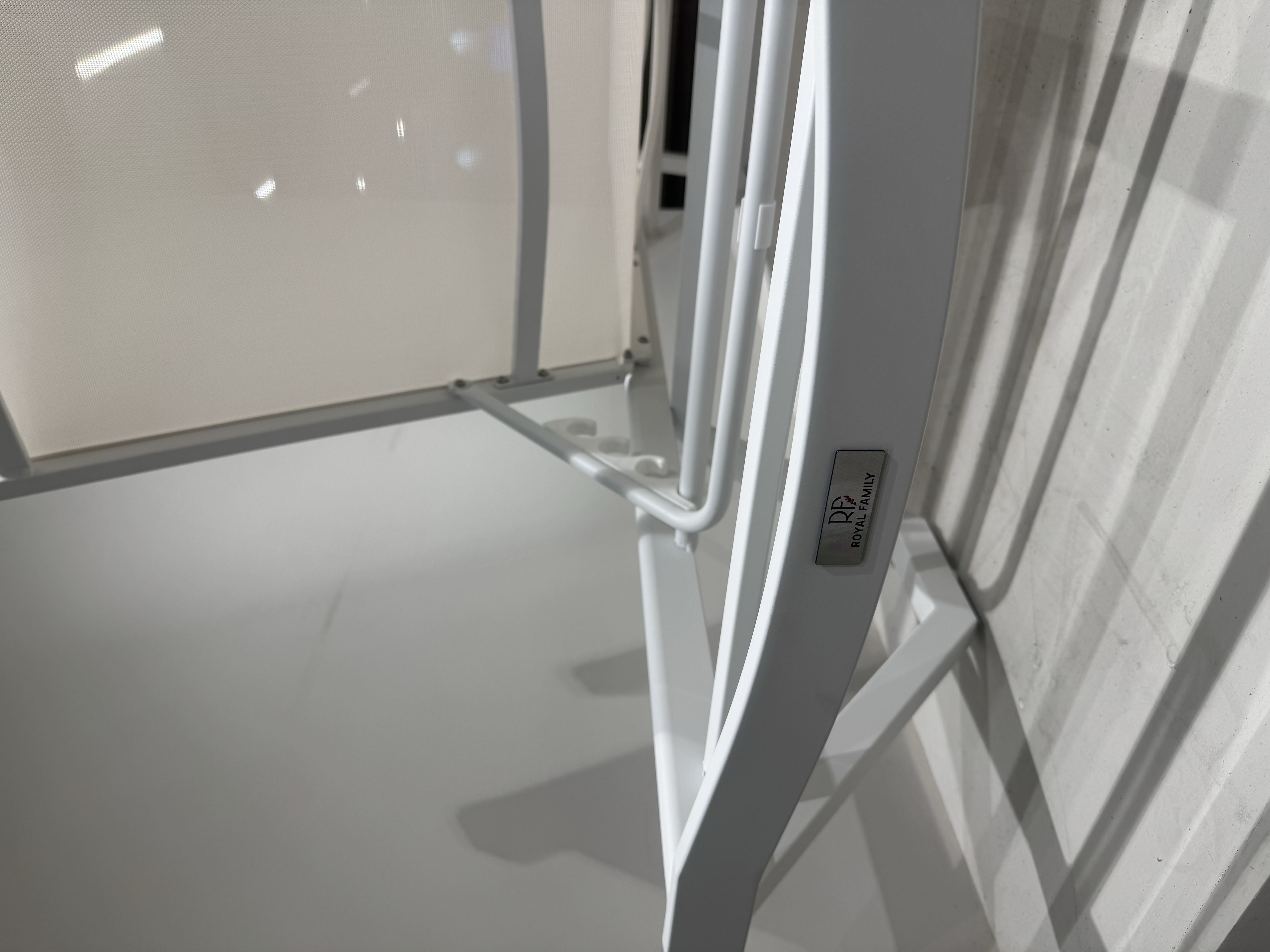 Шезлонг ENZO в белом цвете 4