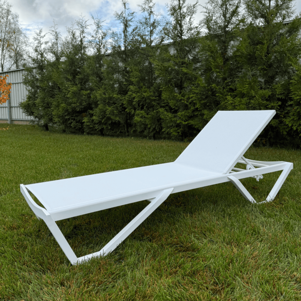 Шезлонг ENZO в белом цвете 2