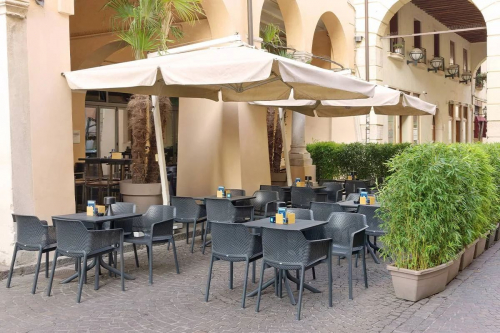 Стол пластиковый обеденный Clip 70, антрацит, 700х700х750 мм 4