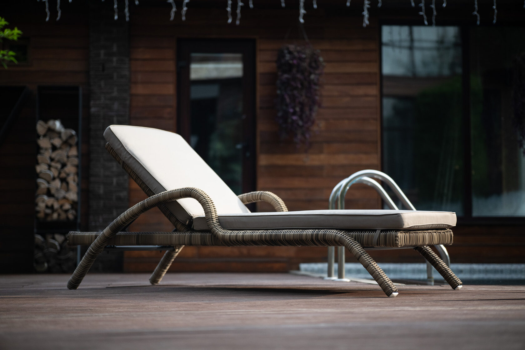 Fiji шезлонг лежак из искусственного ротанга 1