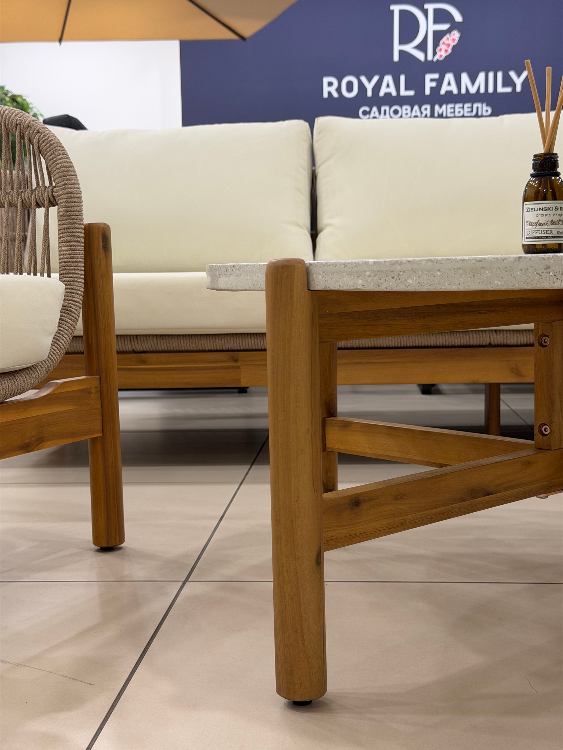 Лаунж зона ELEONORA с 3-х местным диваном  4