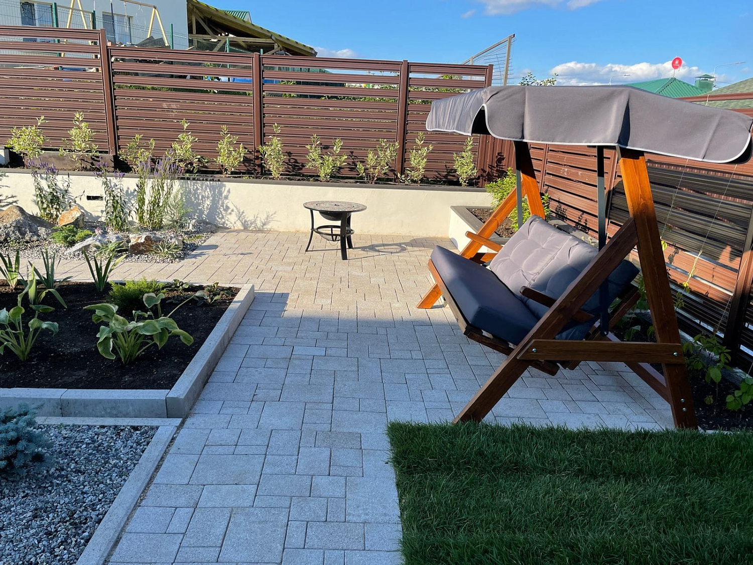 Качели Lyon с серыми подушками фото