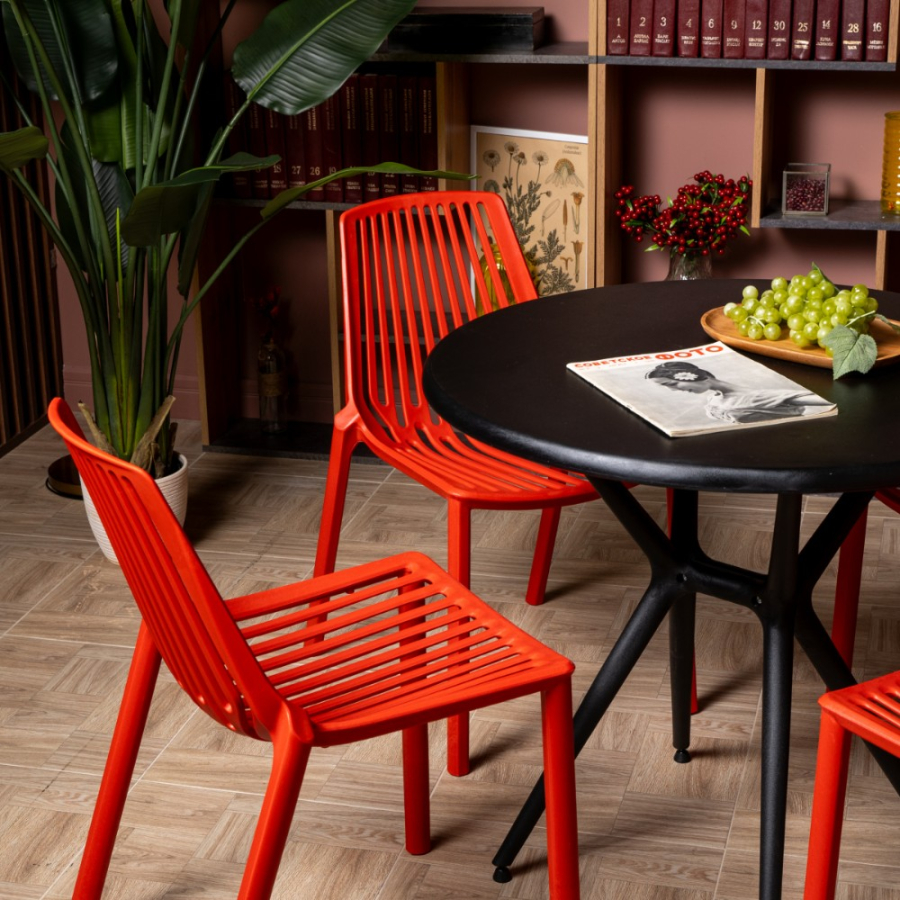 Комплект стол TOM (черный) + 4 стула NICO (красный)