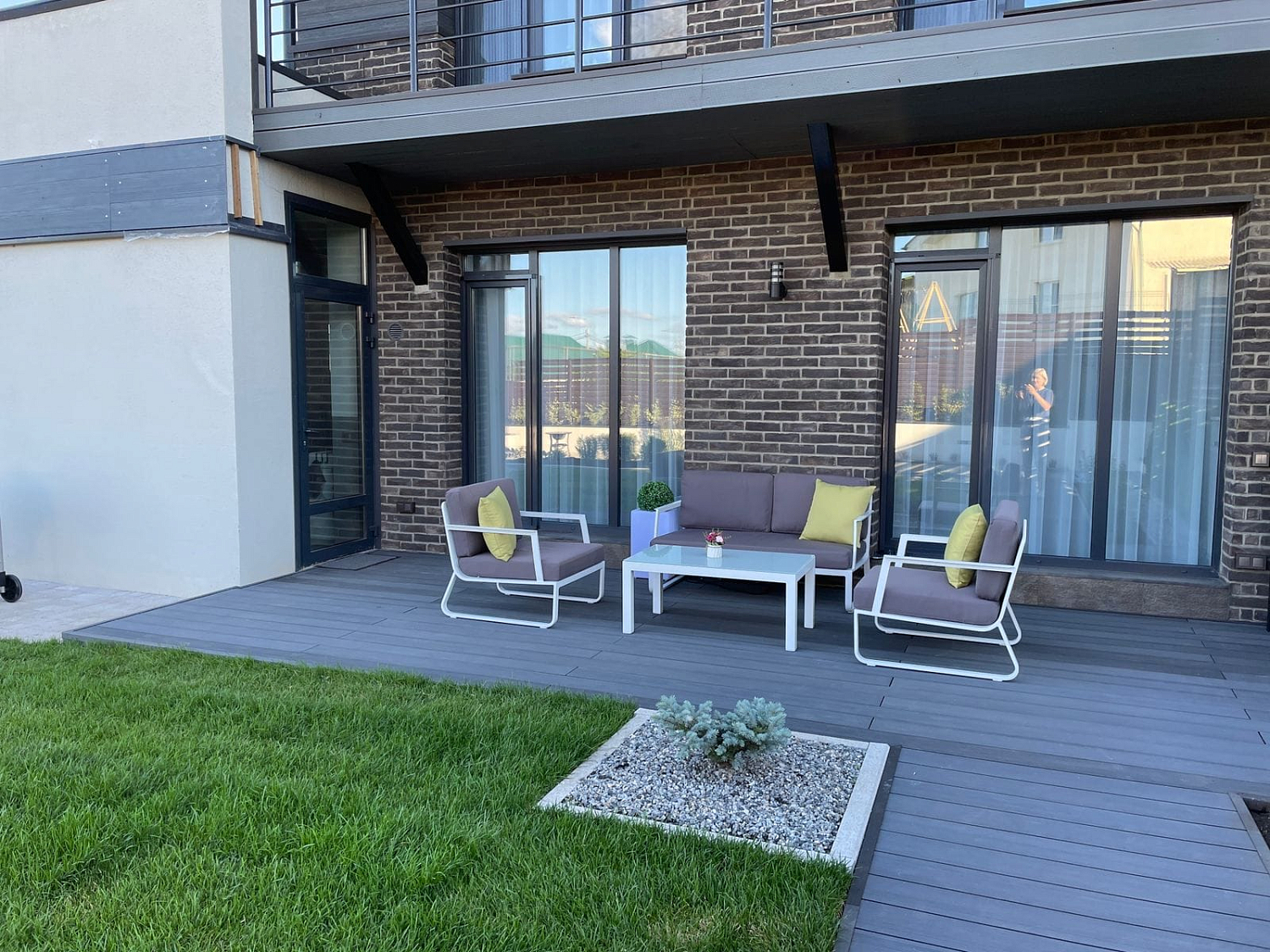 Качели Lyon с серыми подушками фото