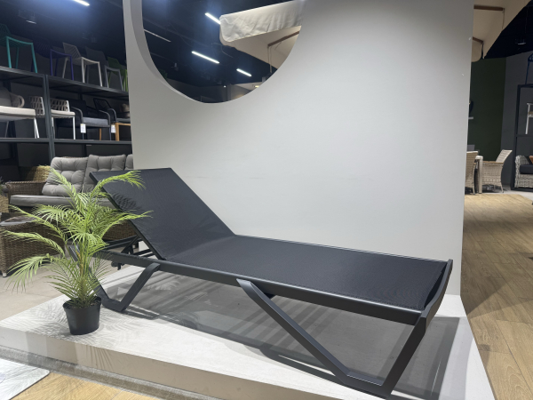 Шезлонг ENZO в черном цвете