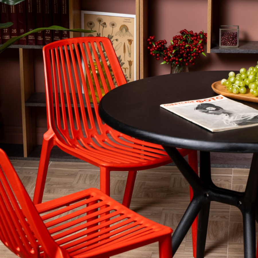 Комплект стол TOM (черный) + 4 стула NICO (красный)