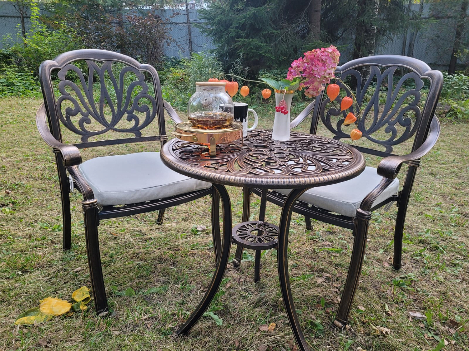 Комплект из литого алюминия Royal Family WILHELM на 2 персоны для романтических чаепитий в саду