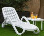 Шезлонг-лежак пластиковый Eden белый