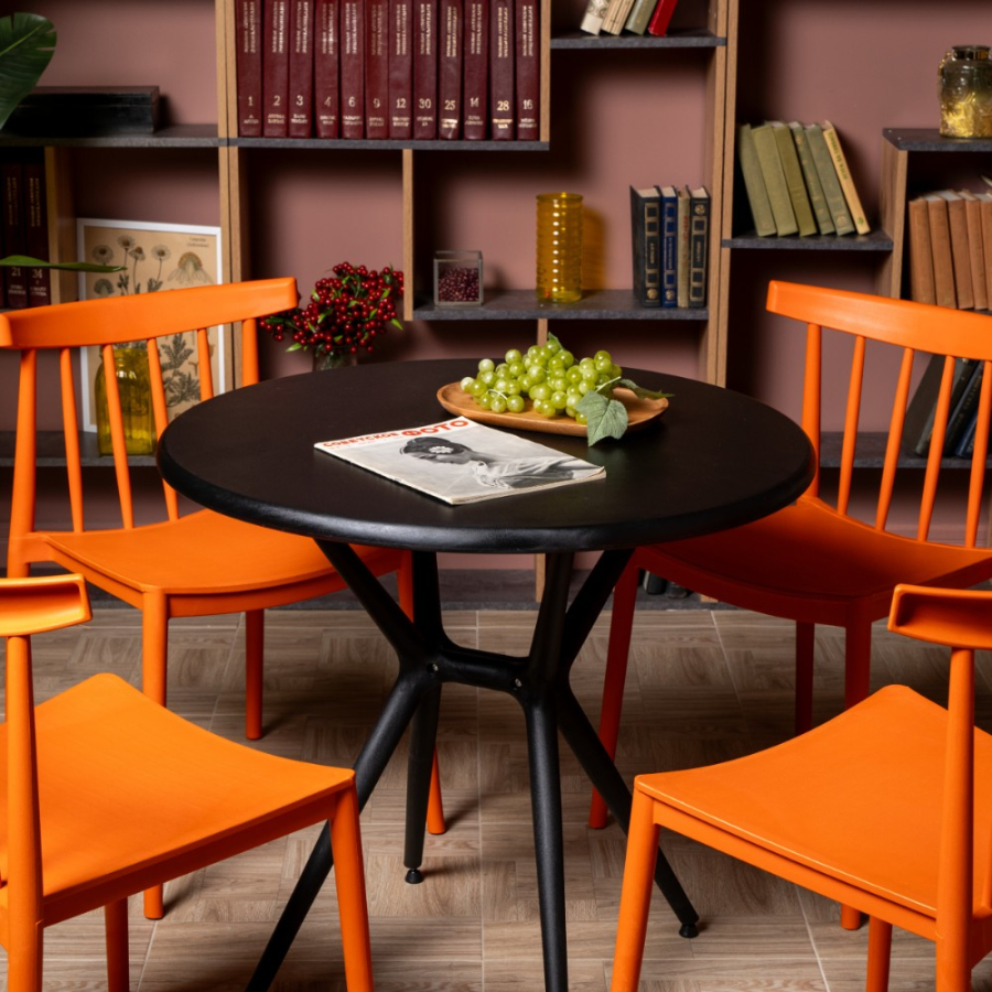 Комплект стол TOM (черный) + 4 стула KAI (оранжевый)